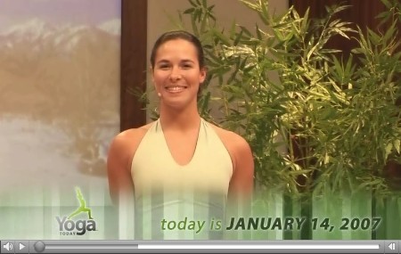 Guarda le video lezioni Yoga di belle istruttrici atletiche